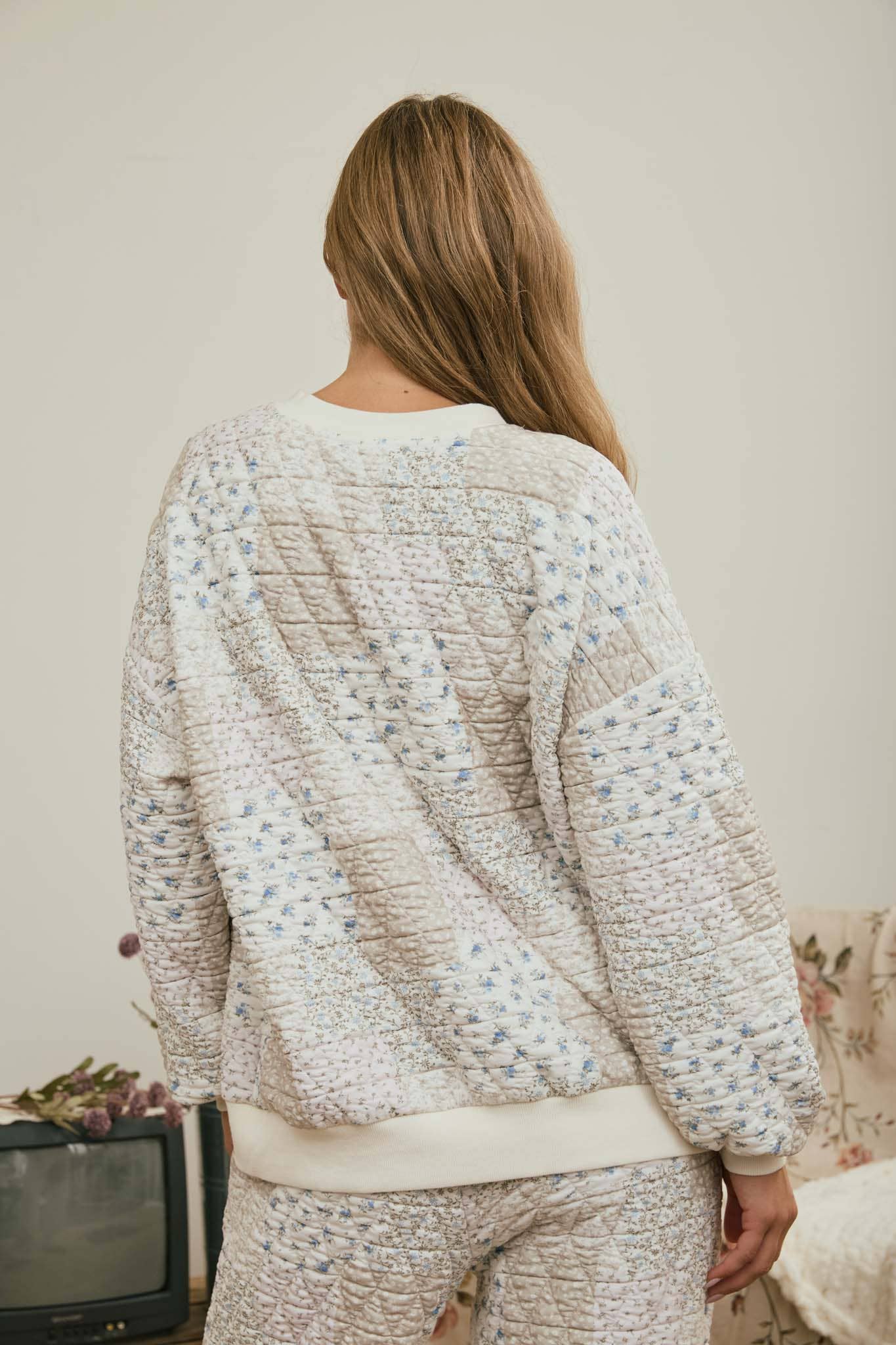 MULTI-FLORAL PATCHWORK LONG SLEEVE KNIT TOP