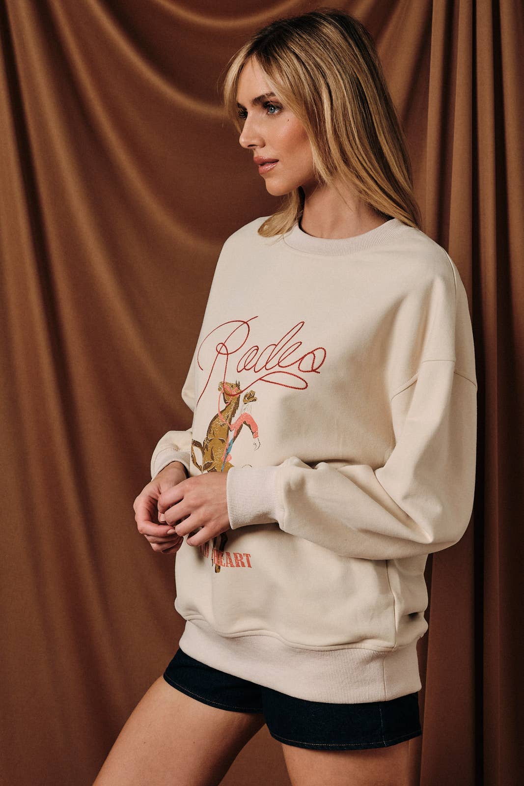 ROUND NECK LONG SLEEVE "RODEO" GRAPHIC SWEATSHIRT
