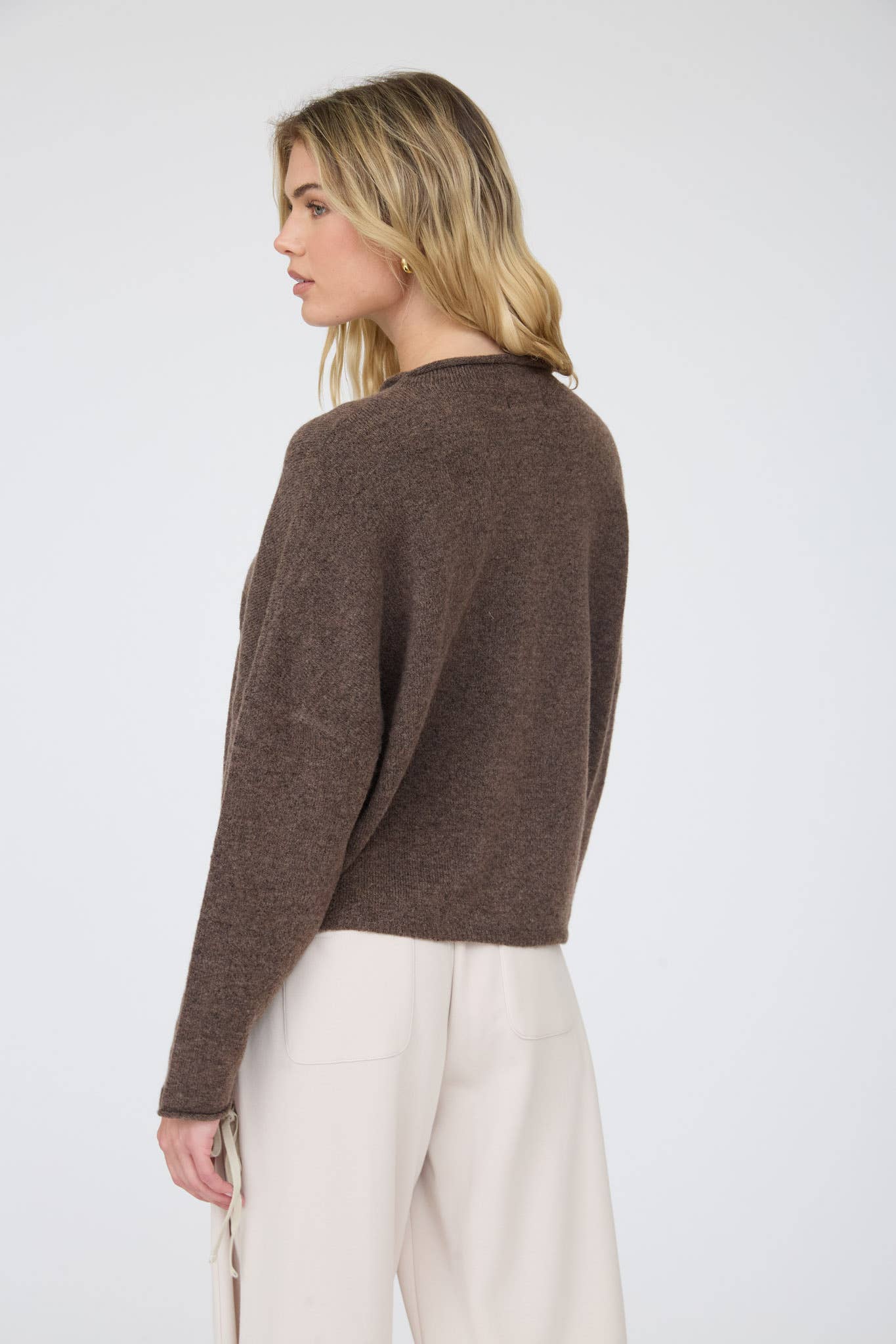 LIGHTWEIGHT BUTTON DOWN KNIT CARDIGAN
