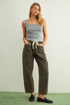 POLKA DOT PRINTED BARREL PANTS WITH BELT