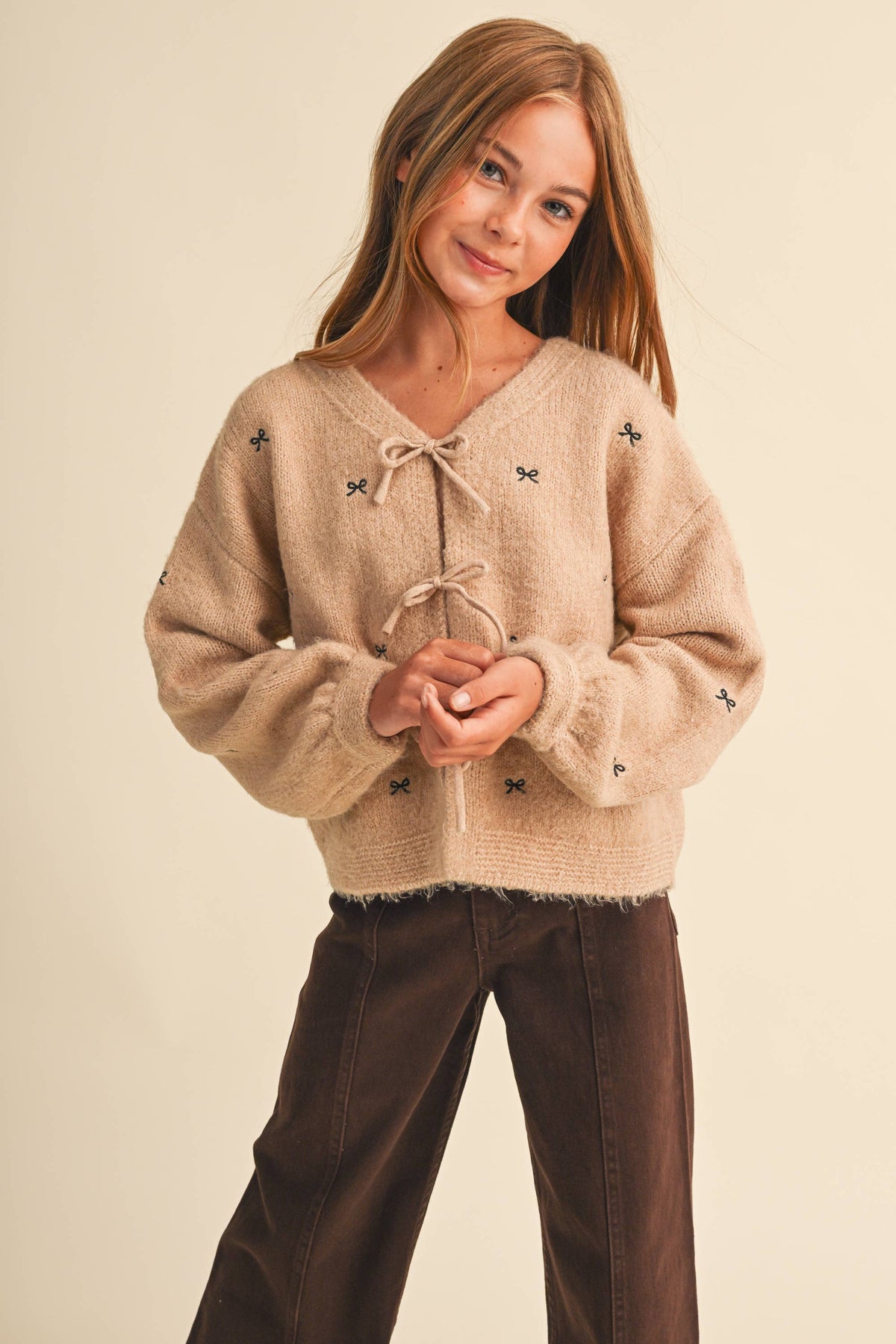 BOW EMBROIDERY SWEATER