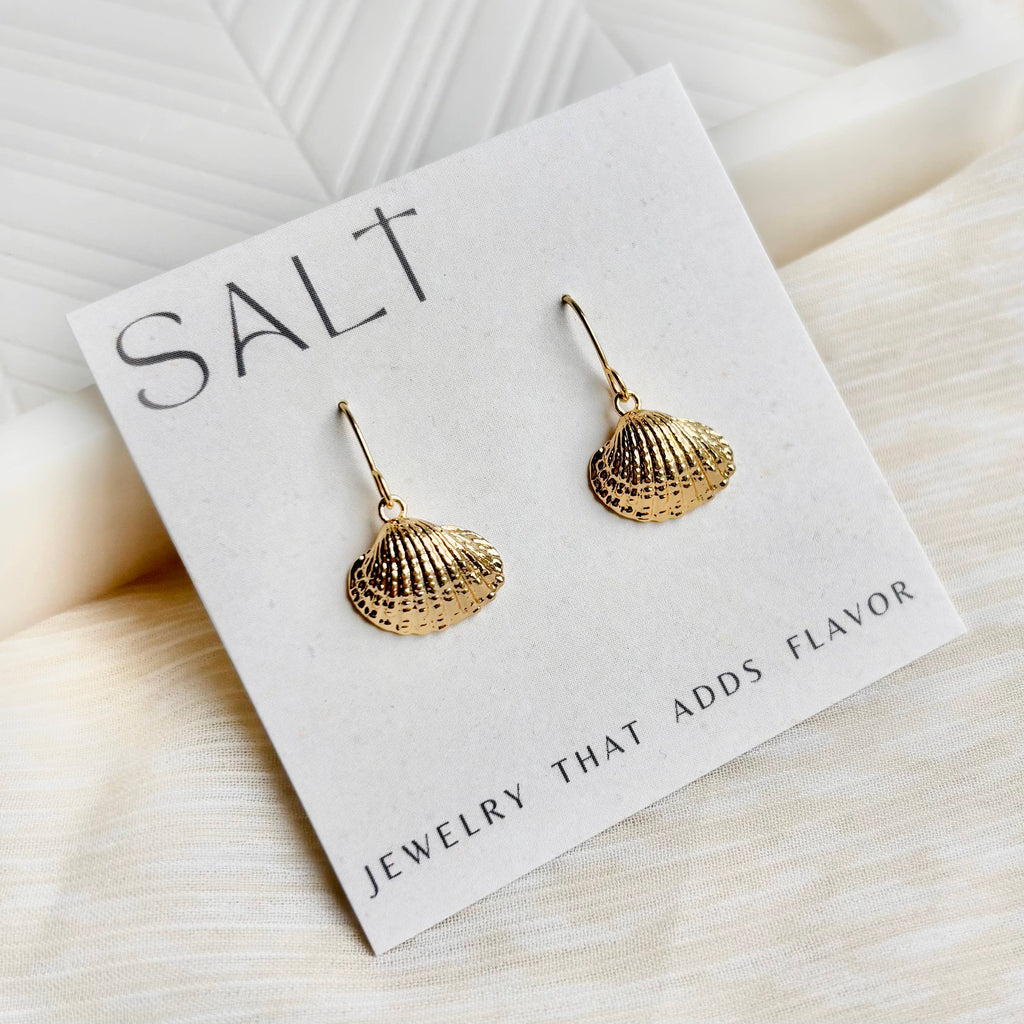 SCALLOP SEASHELL HOOK EARRINGS | 18k gold | beachy jewelry
