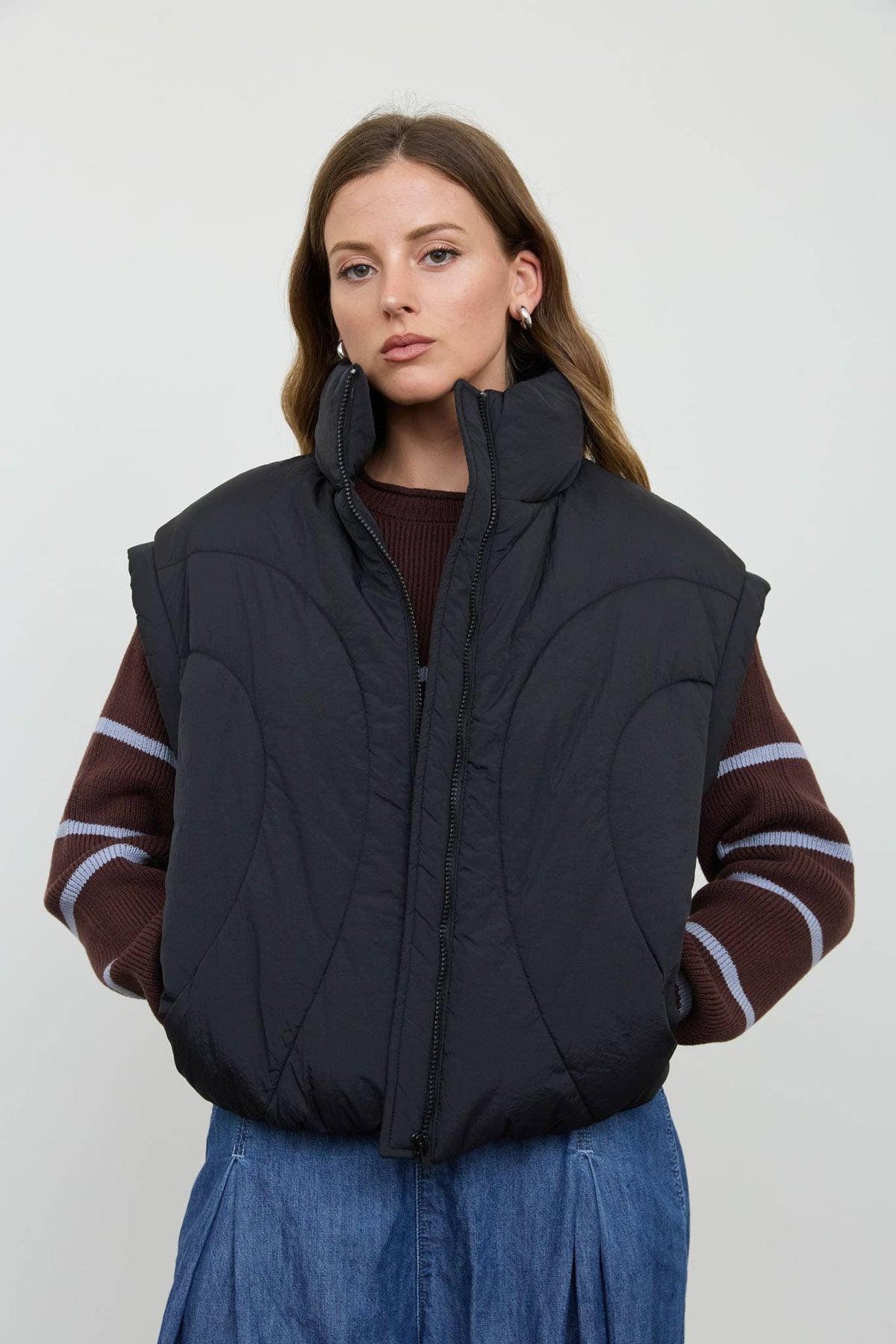 SCULPTED PANEL QUILTED MOCK NECK PUFFER VEST