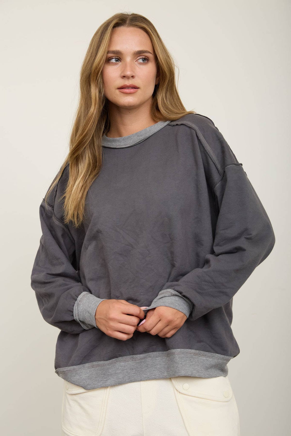 EXPOSED SEAM CONTRAST TRIM KNIT TOP