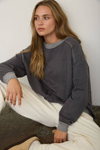 EXPOSED SEAM CONTRAST TRIM KNIT TOP