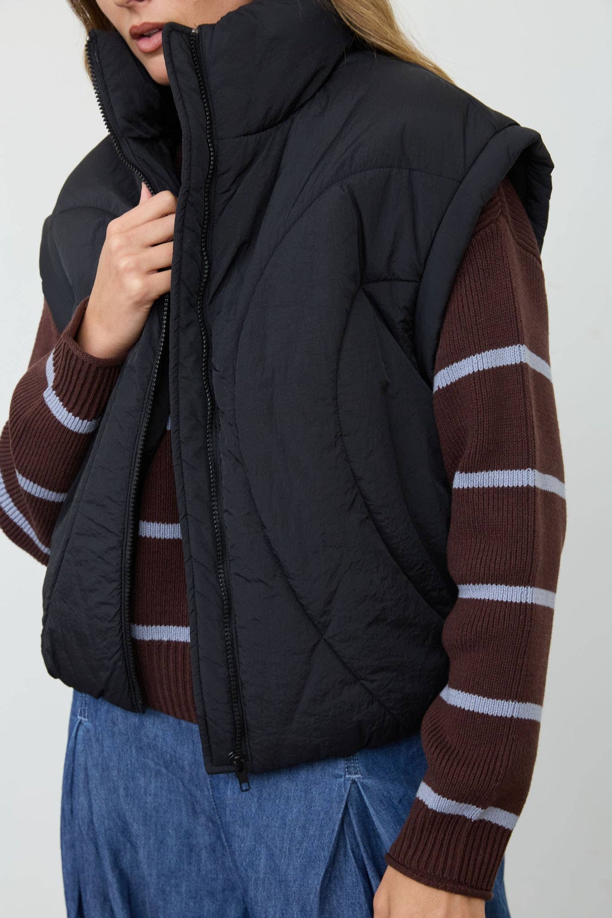 SCULPTED PANEL QUILTED MOCK NECK PUFFER VEST