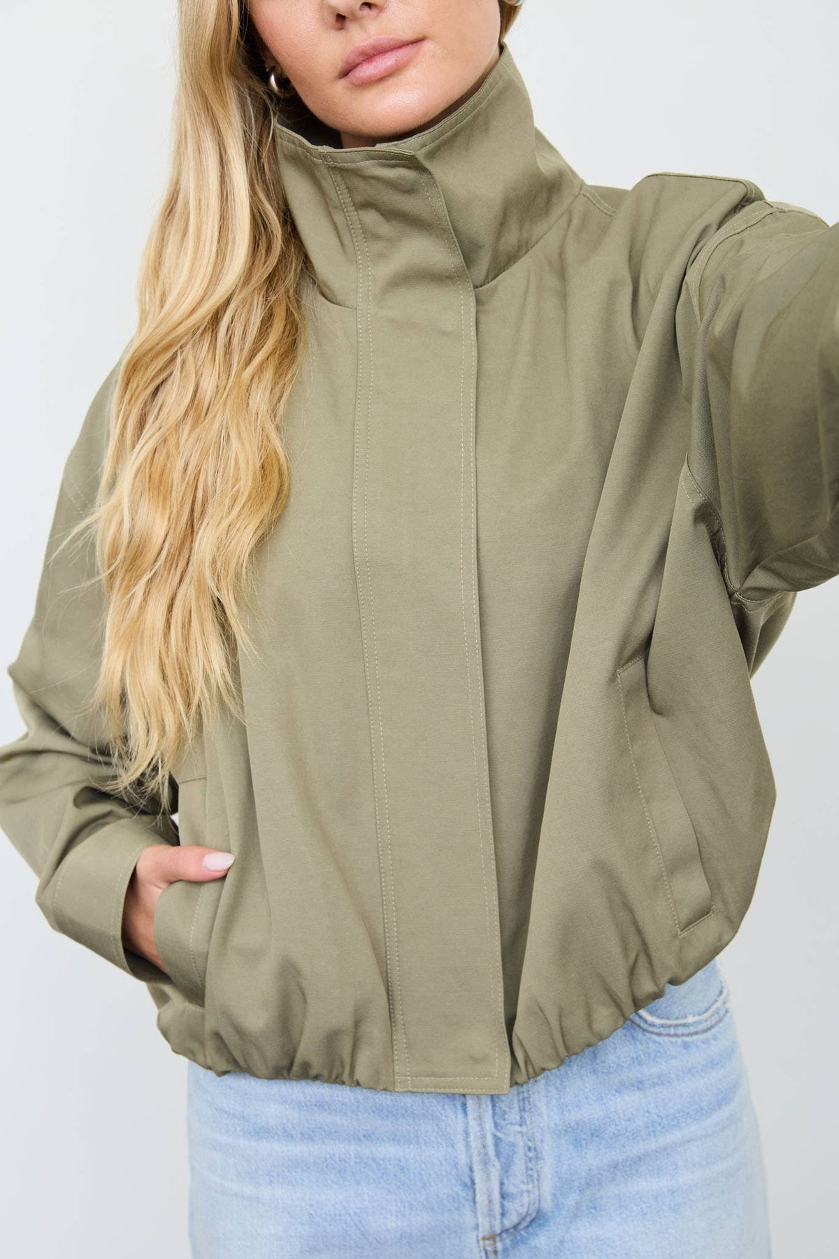 ZIP-UP MOCK NECK ELASTIC HEM JACKET
