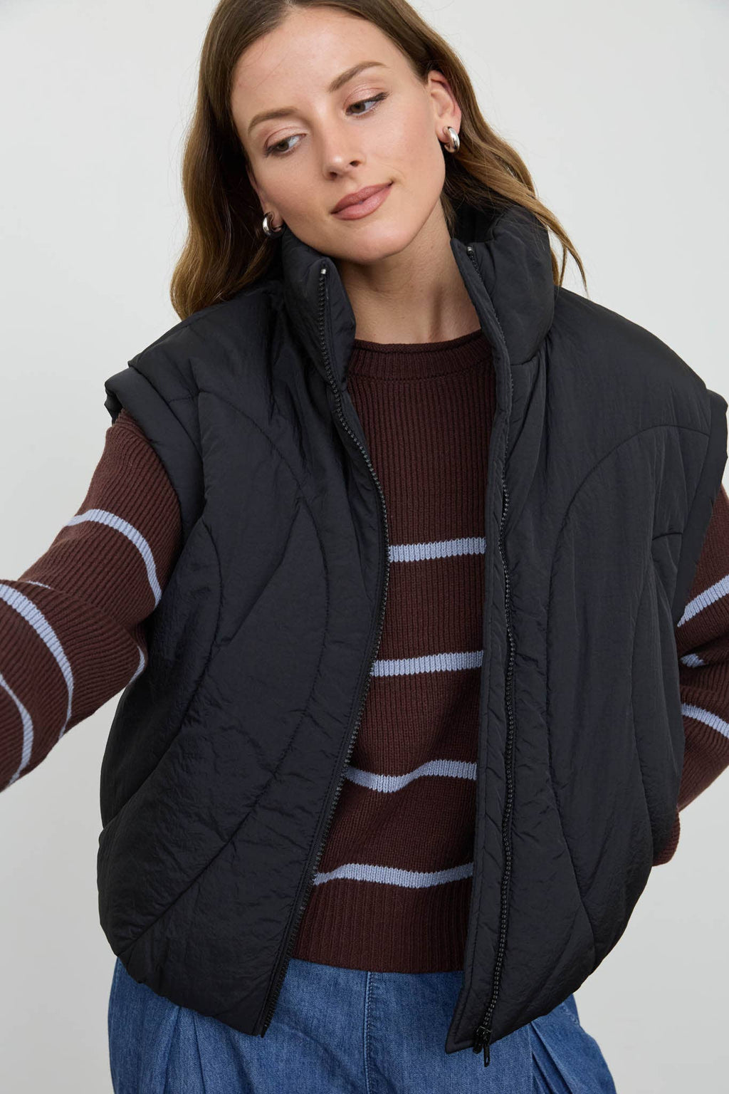 SCULPTED PANEL QUILTED MOCK NECK PUFFER VEST