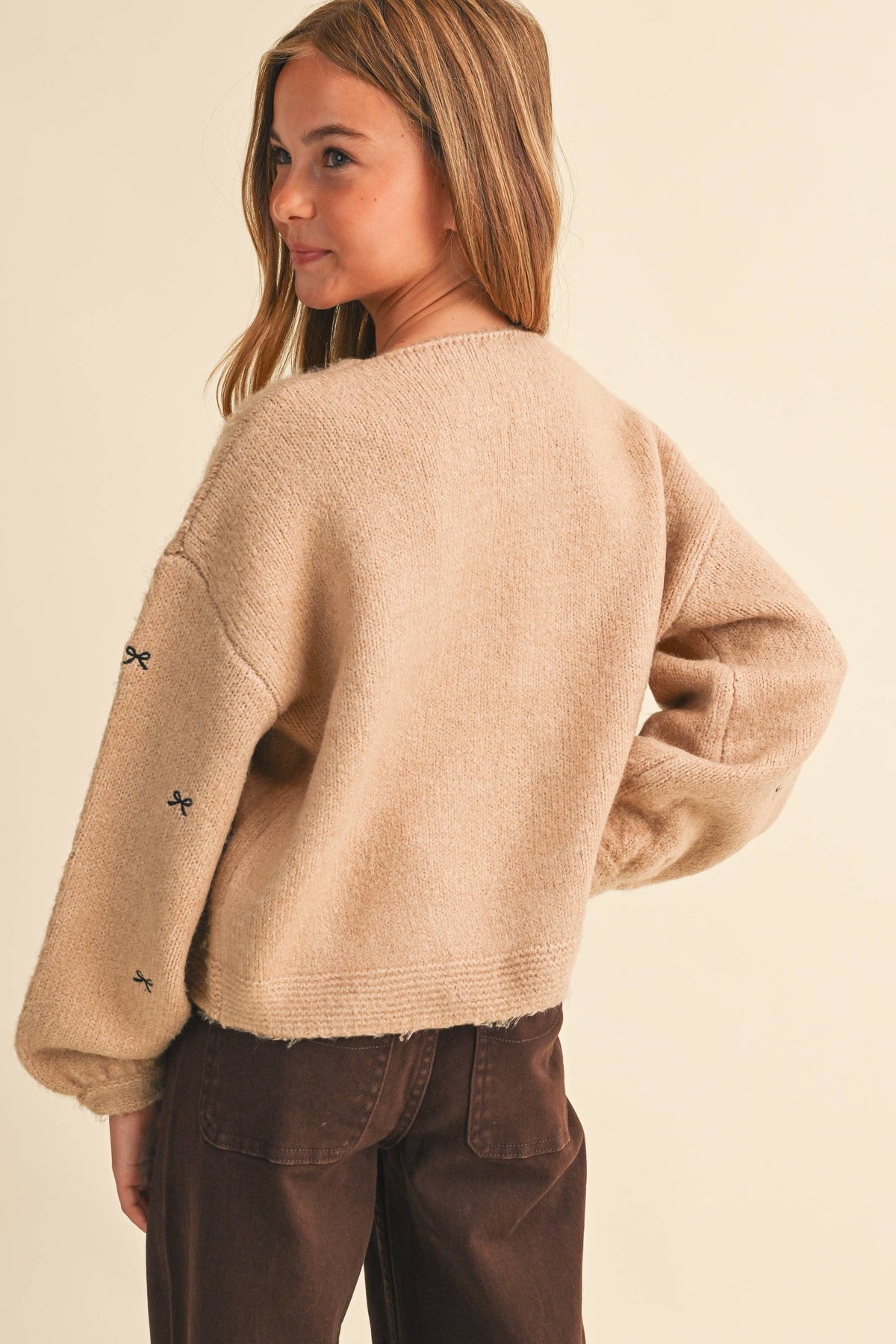BOW EMBROIDERY SWEATER