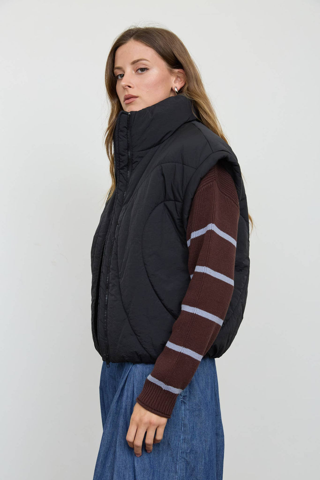 SCULPTED PANEL QUILTED MOCK NECK PUFFER VEST