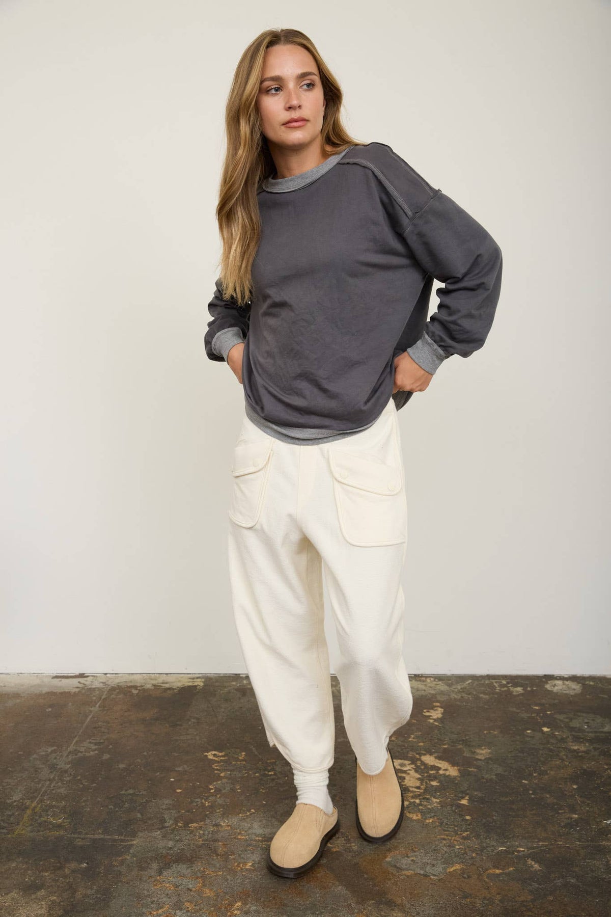 EXPOSED SEAM CONTRAST TRIM KNIT TOP