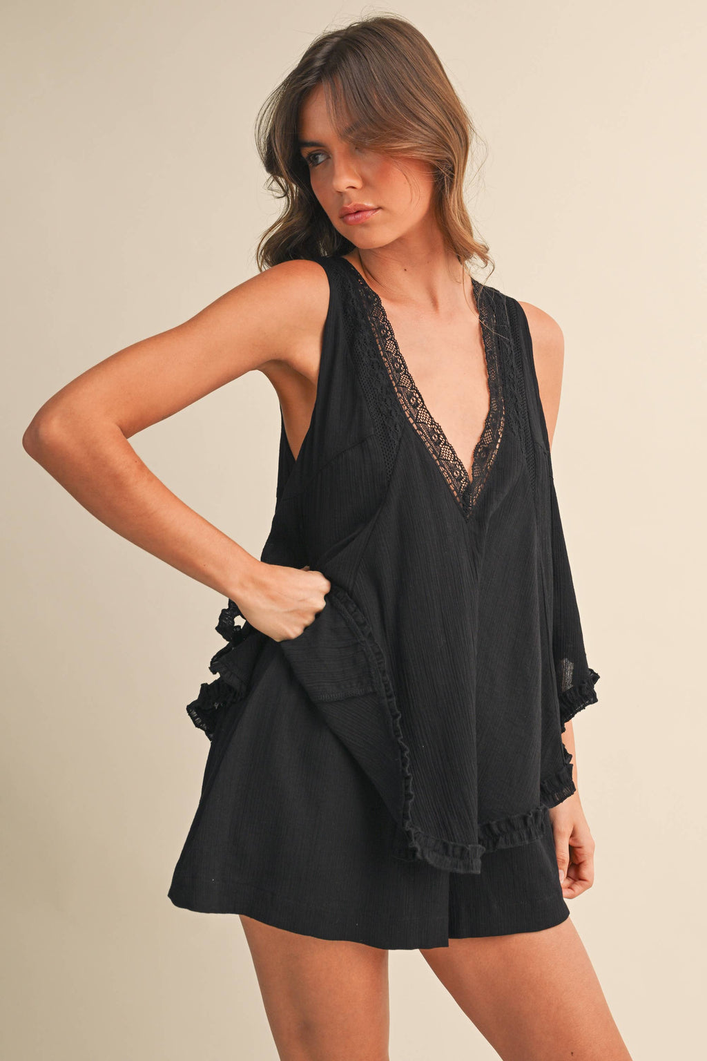 LACE FLOWY ROMPER