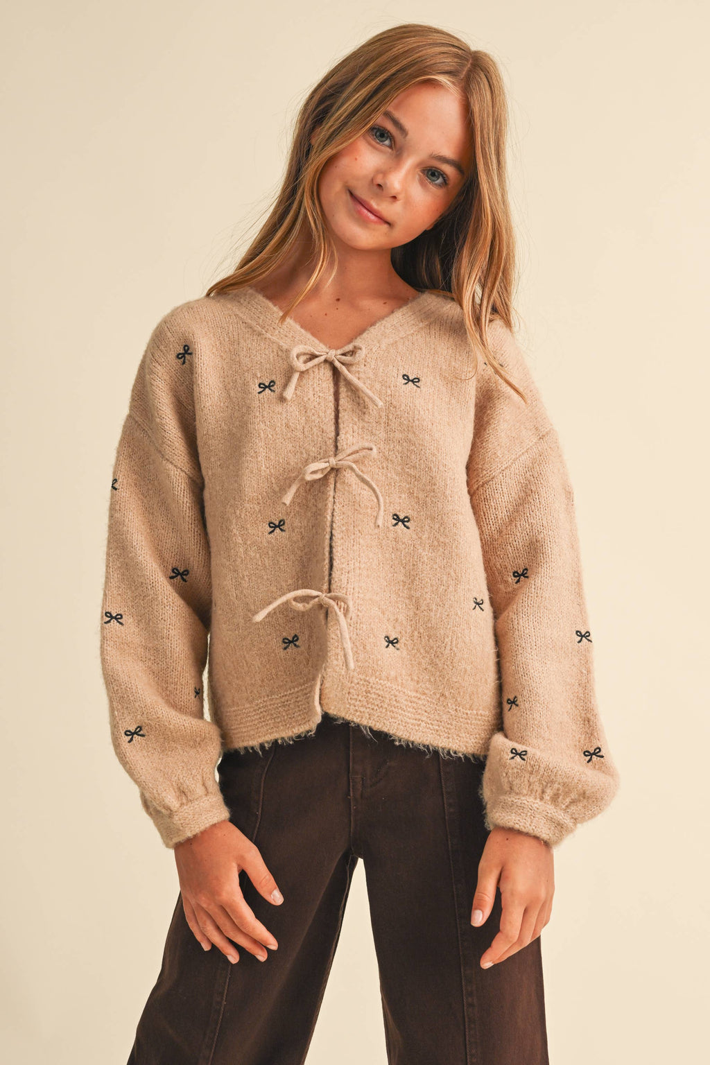 BOW EMBROIDERY SWEATER