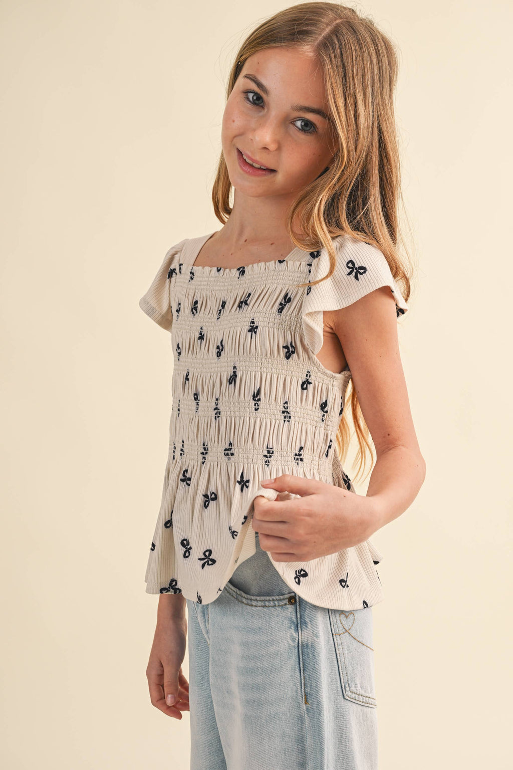 TWEEN GIRLS FLUTTER SLEEVE SMOCKED TOP