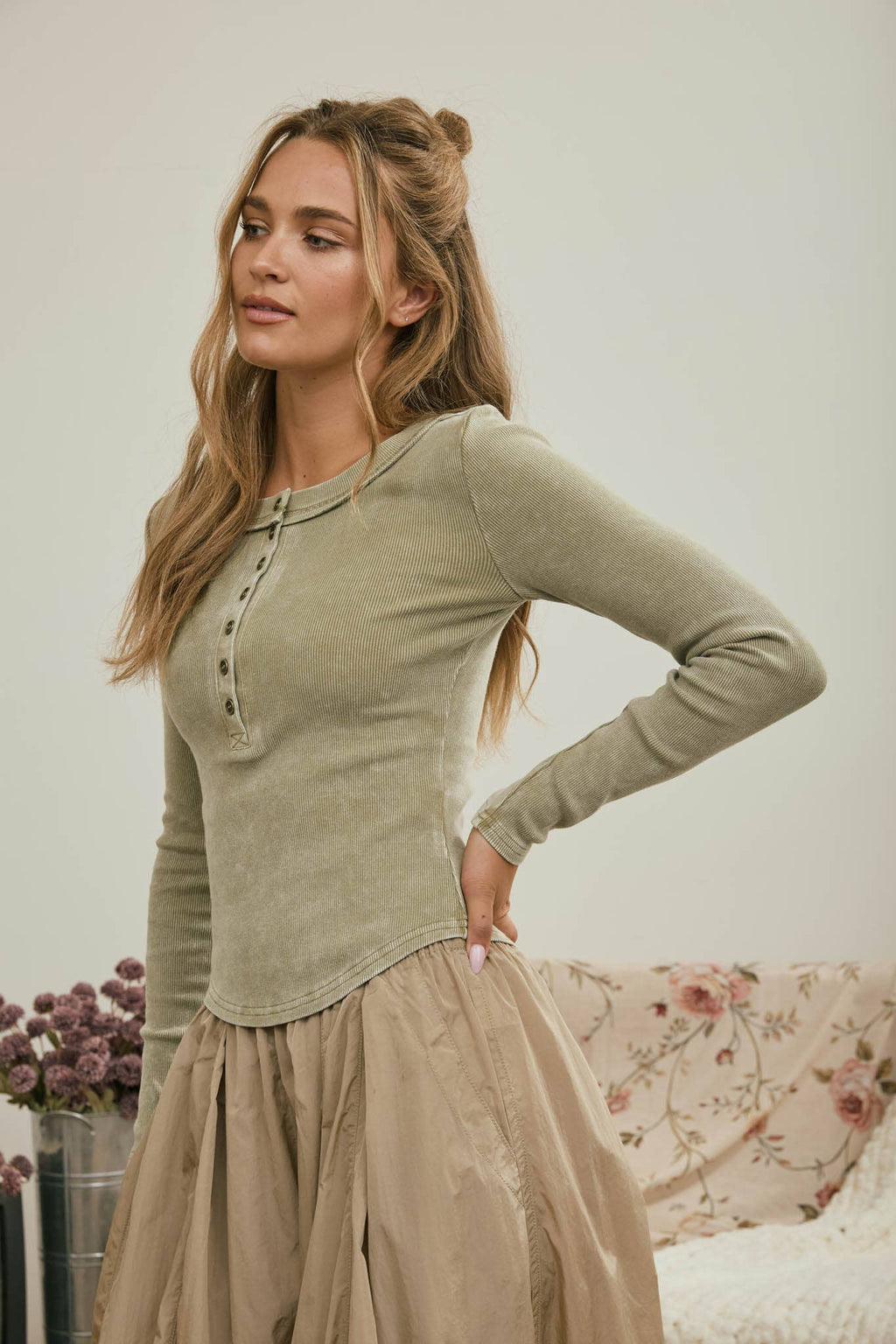 WASHED LONG SLEEVE RIBBED HENLEY KNIT TOP