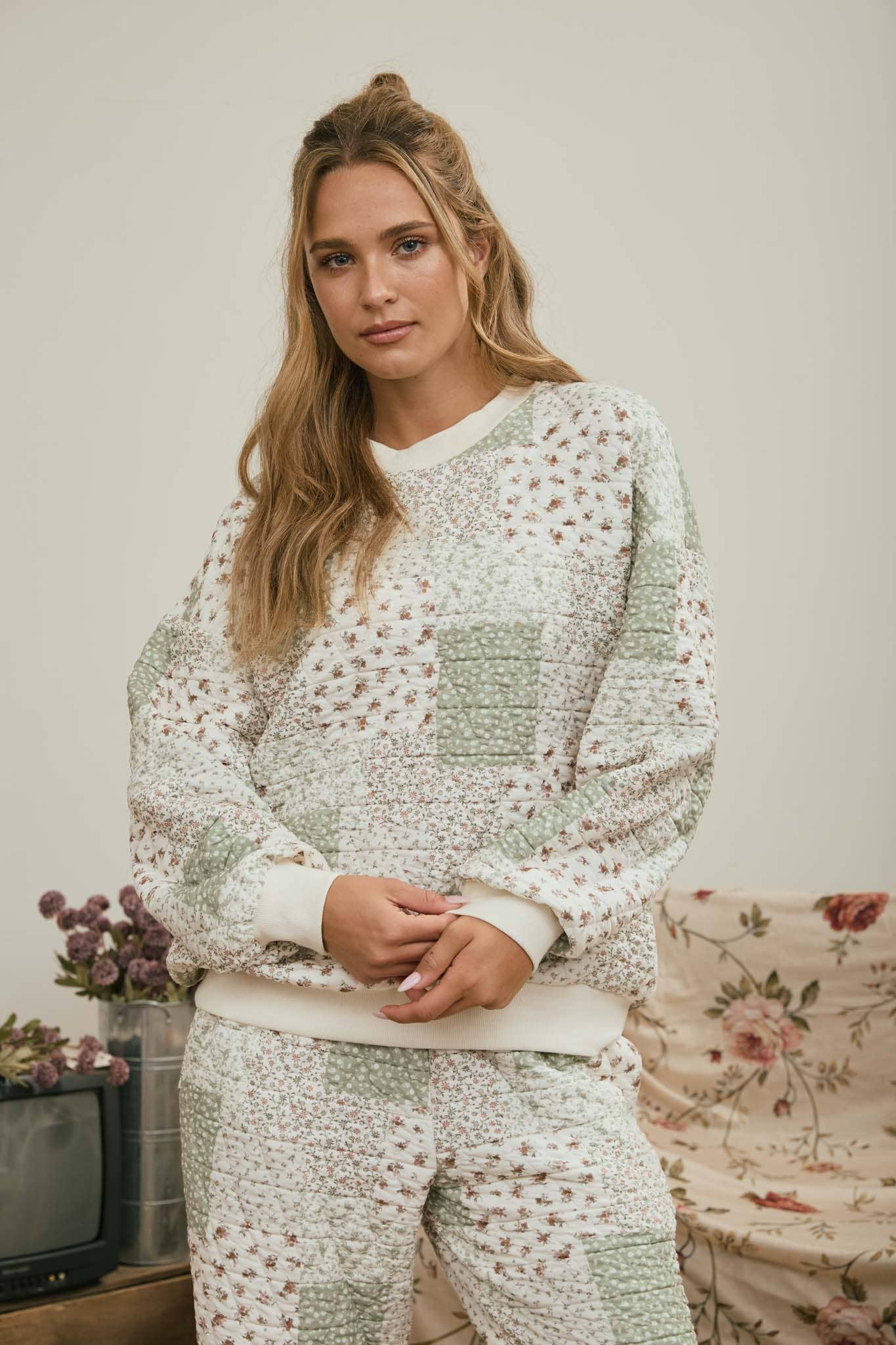 MULTI-FLORAL PATCHWORK LONG SLEEVE KNIT TOP