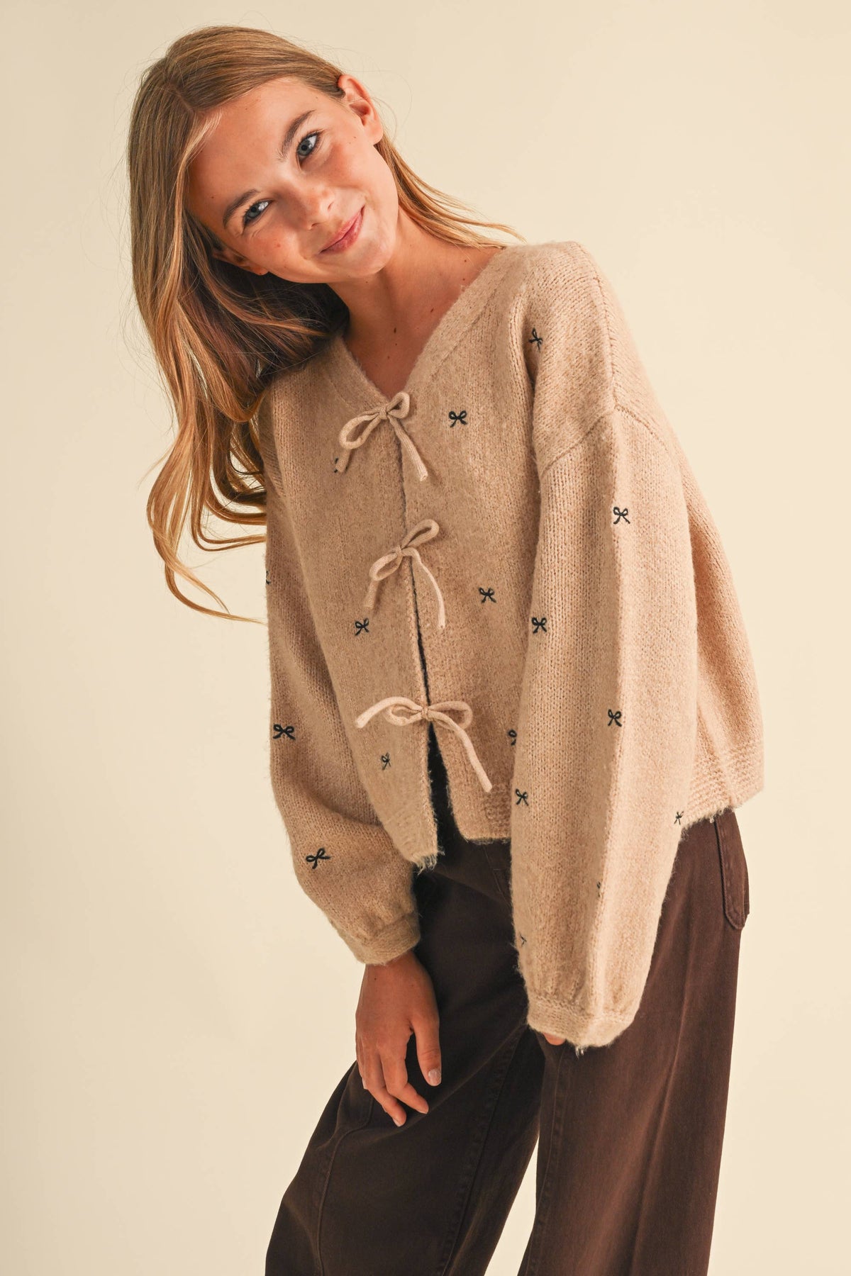 BOW EMBROIDERY SWEATER