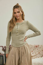 WASHED LONG SLEEVE RIBBED HENLEY KNIT TOP